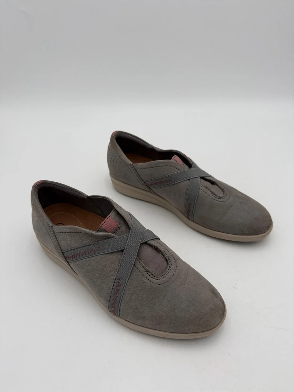 Clarks Gray Slip-On Cross-Strap Flats women 7.5M casual comfort office Y2K
